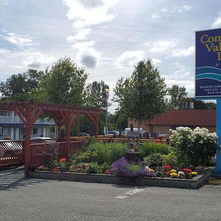 Comox Valley Inn & Suites コートネイ エクステリア 写真