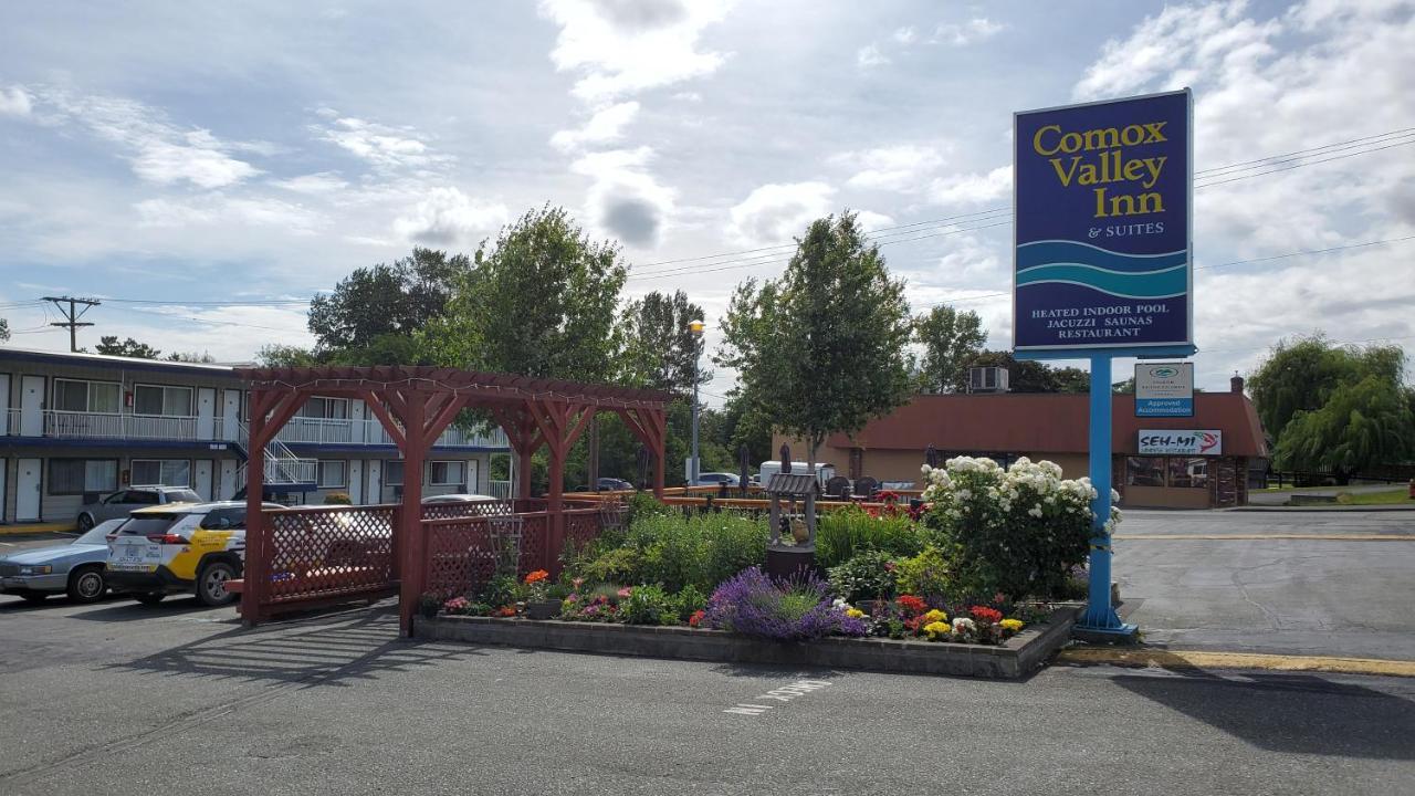 Comox Valley Inn & Suites コートネイ エクステリア 写真