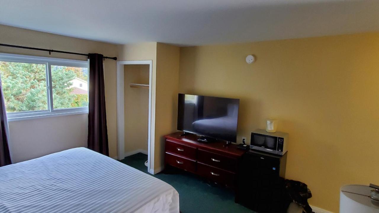 Comox Valley Inn & Suites コートネイ エクステリア 写真
