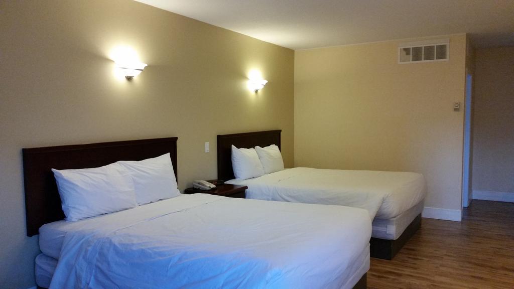 Comox Valley Inn & Suites コートネイ エクステリア 写真