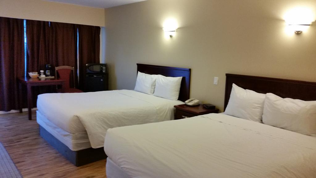 Comox Valley Inn & Suites コートネイ エクステリア 写真
