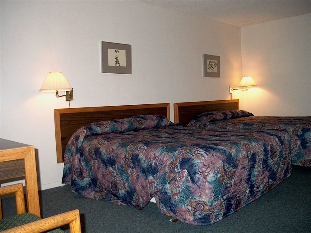 Comox Valley Inn & Suites コートネイ エクステリア 写真