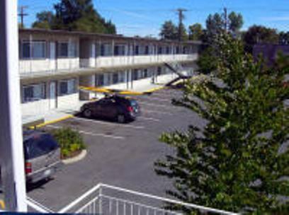 Comox Valley Inn & Suites コートネイ エクステリア 写真
